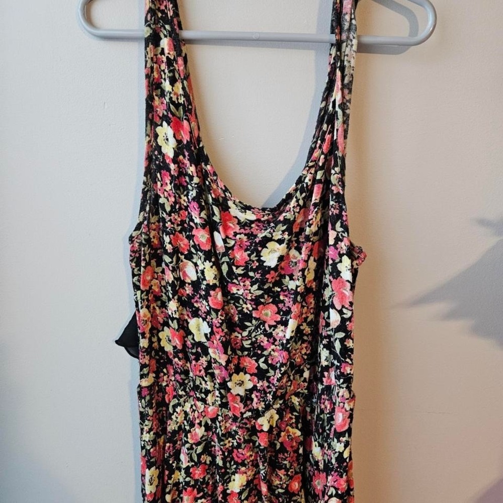 Floral top with‎ bow in back sz S/M NO TAGS